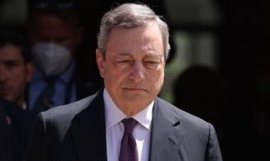 İtaliya hökumətinin başçısı istefa verdi: