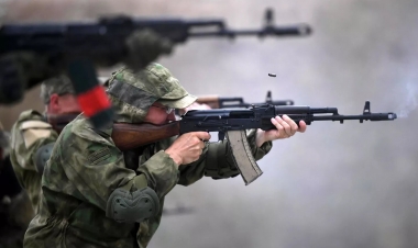 Polşada “hər kəsə silah”: hamı atəş açmağı öyrənəcək