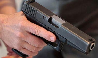 İki nəfəri yaralayıb, özü isə...