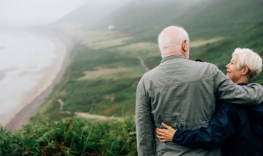 Yüz yaşlı kişi: “Uzun yaşamağımın sirri gözəl qadınlardır”