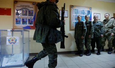 Rusiyada hərbi komissarlığa silahlı hücum: komissar güllələnib -