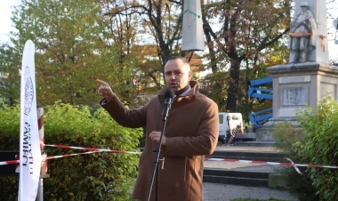 “Yalanın abidələri” sökülür: Kreml “havalanıb” –