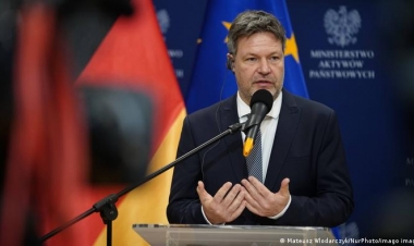 Vitse-kanslerin fotoqrafına 400 min avro maaş ödəniləcək –