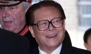 Nəhəng bağlı qutu: içində nələr gizlənir...