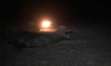 "Qardaş yumruğu" gecənin qaranlığında –