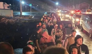 Yeni əsgər qəbirləri gördü və dərhal qərar verdi: