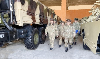 Müdafiə naziri Quru Qoşunlarının bazasında olub