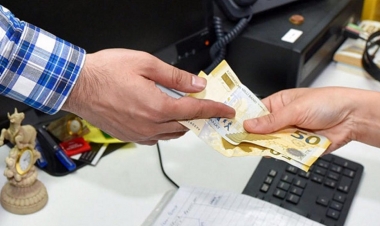 Müəllim və həkimlərin maaşları artacaqmı?