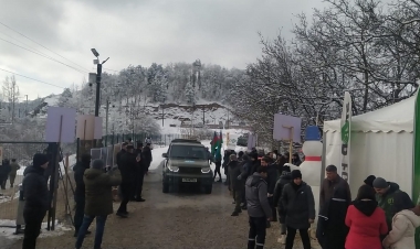 Rusların daha iki avtomobili Xankəndiyə keçib