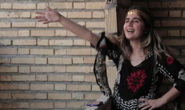 “Ay kommunist fahişə, kiminlə yatmısan?”