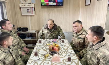Baş Qərargah rəisi döyüş mövqelərində
