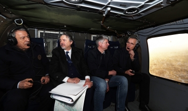 NATO Baş katibi Türkiyədəki zəlzələ bölgəsini havadan izləyib