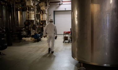 İşçilər şokolad çəninə düşdü, məşhur şirkət cərimələndi