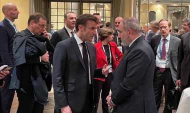 Parisin arzuları, Bakının reallığı