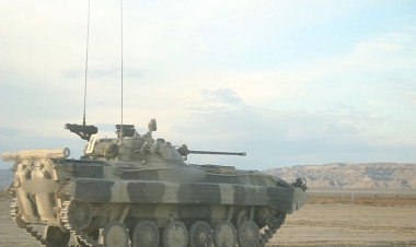 Zirehli texnika hərəkətə keçdi –