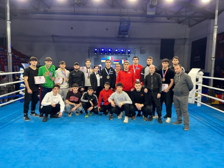 Azərbaycan boksçuları vətənə 18 medalla qayıdırlar